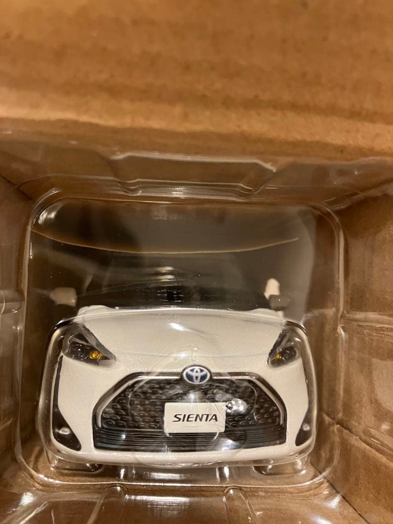 トヨタ シエンタ 後期1/30 カラーサンプル ホワイトパールクリスタルシャイン