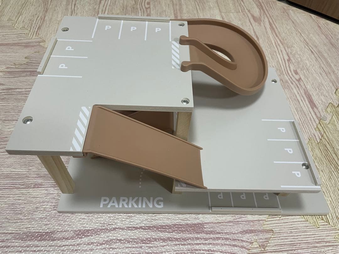 スリーズ　立体駐車場　エレベーター