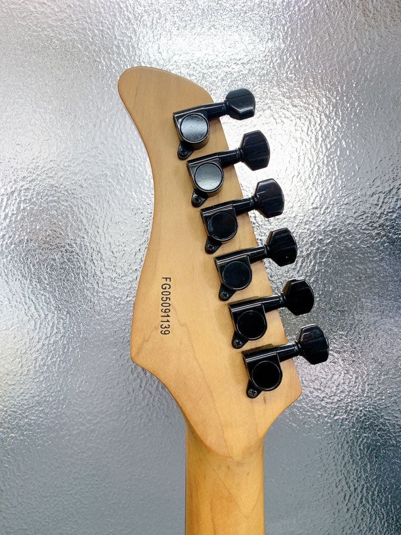 。FERNANDES フェルナンデス　エレキギター　レッド