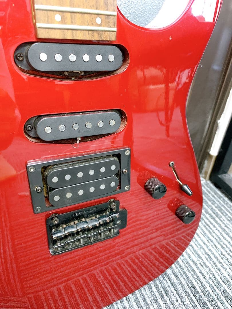 。FERNANDES フェルナンデス　エレキギター　レッド