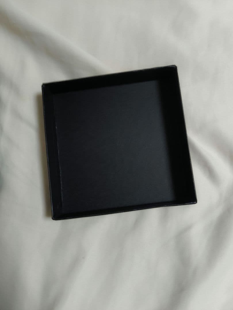 皇居限定 菊の御紋入り馬蹄型 　ケース 財布 小銭入れ 牛革 ゴ