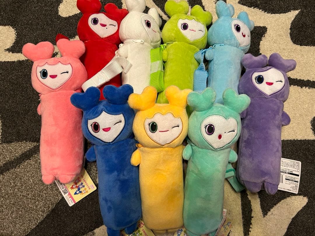 GiGO限定 TWICE LOVELYS のびふにゃポーチ ぬいぐるみ 全9種