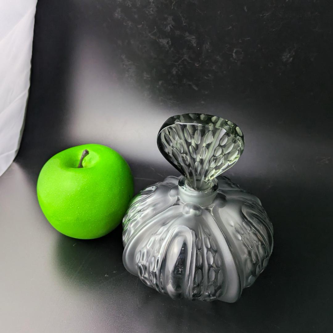 魔法のようなブルーグレー☆ラリック ミラベル かぼちゃ 13㎝ 香水瓶