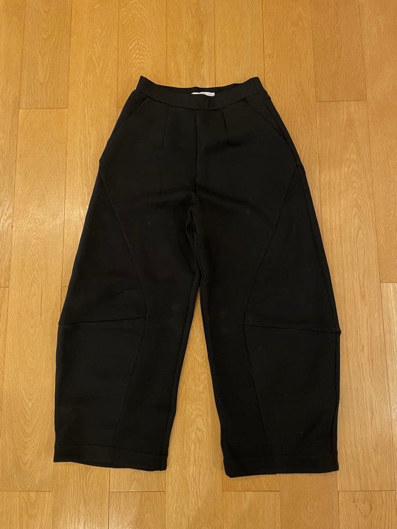 UN3D.ウェーブコクーンパンツ ブラック　38
