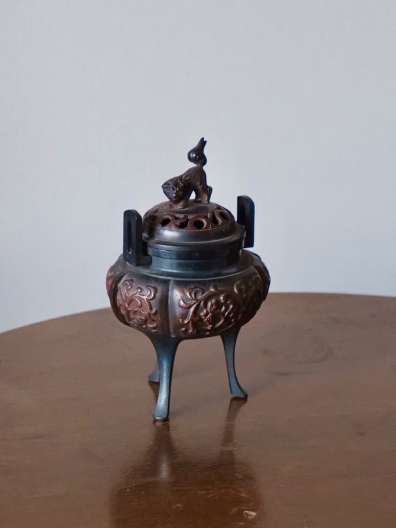 鋳銅　三足香炉　獅子 　置物　茶道具　香道具　金属工芸　697.5g　Q2308