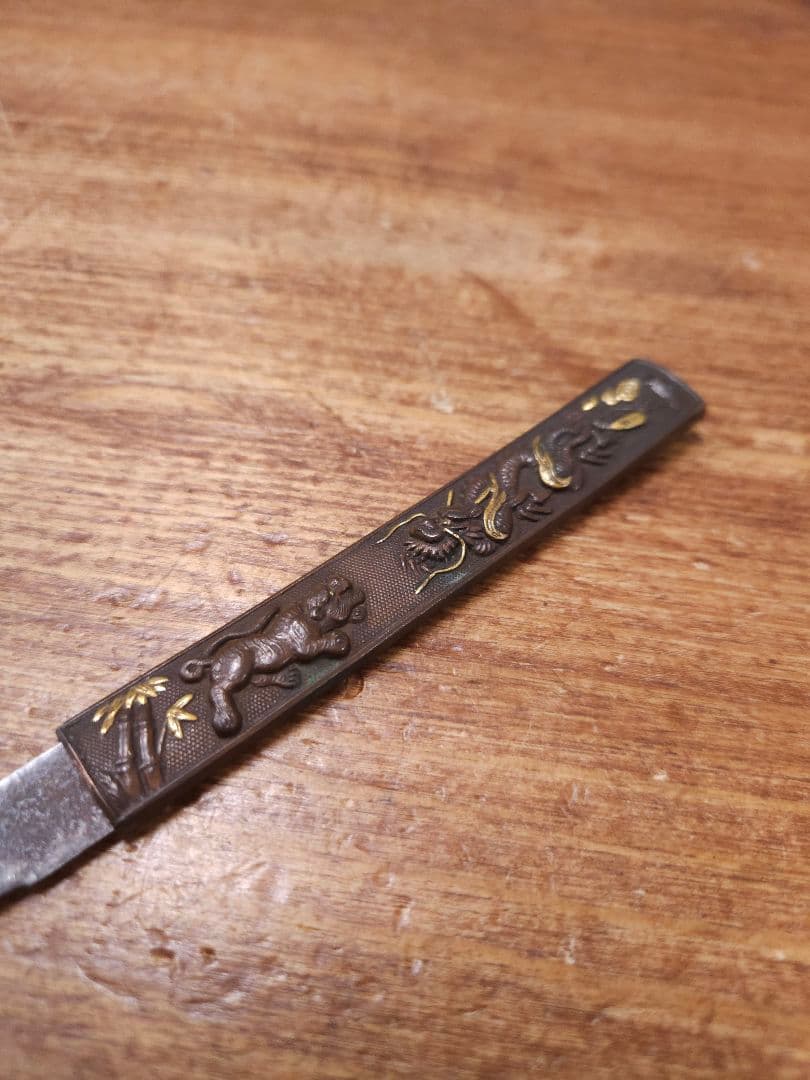 小柄 井上貞包 在銘 鍔 鐔 小刀 金象嵌 武具 刀装具 和骨董 日本刀 時代物