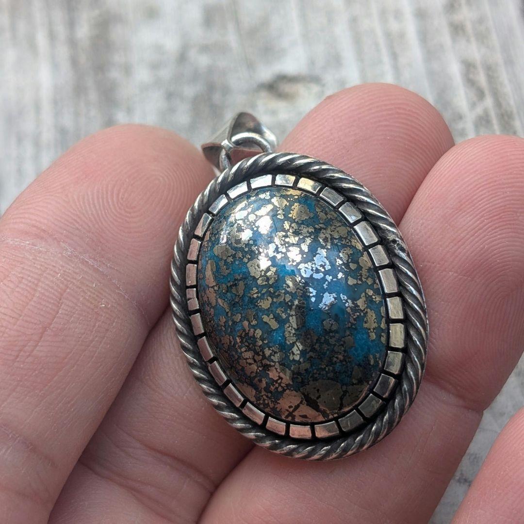 ハンドメイドのターコイズトップ 大粒 インディアン ジュエリー風