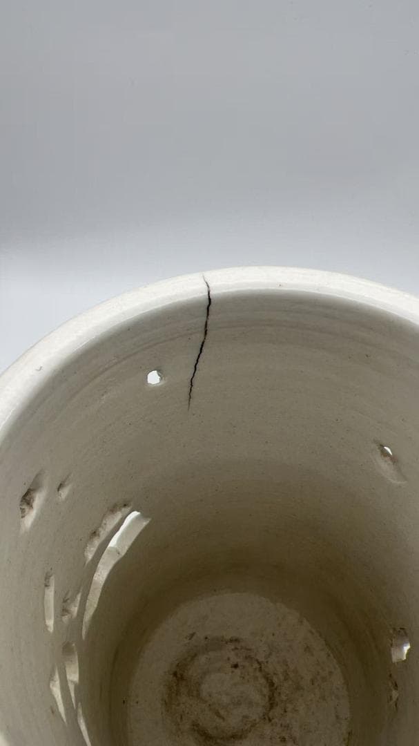 清時代 【王炳荣作】在銘 雕瓷虎獸松林文筆筒 白磁 文房具(Y-