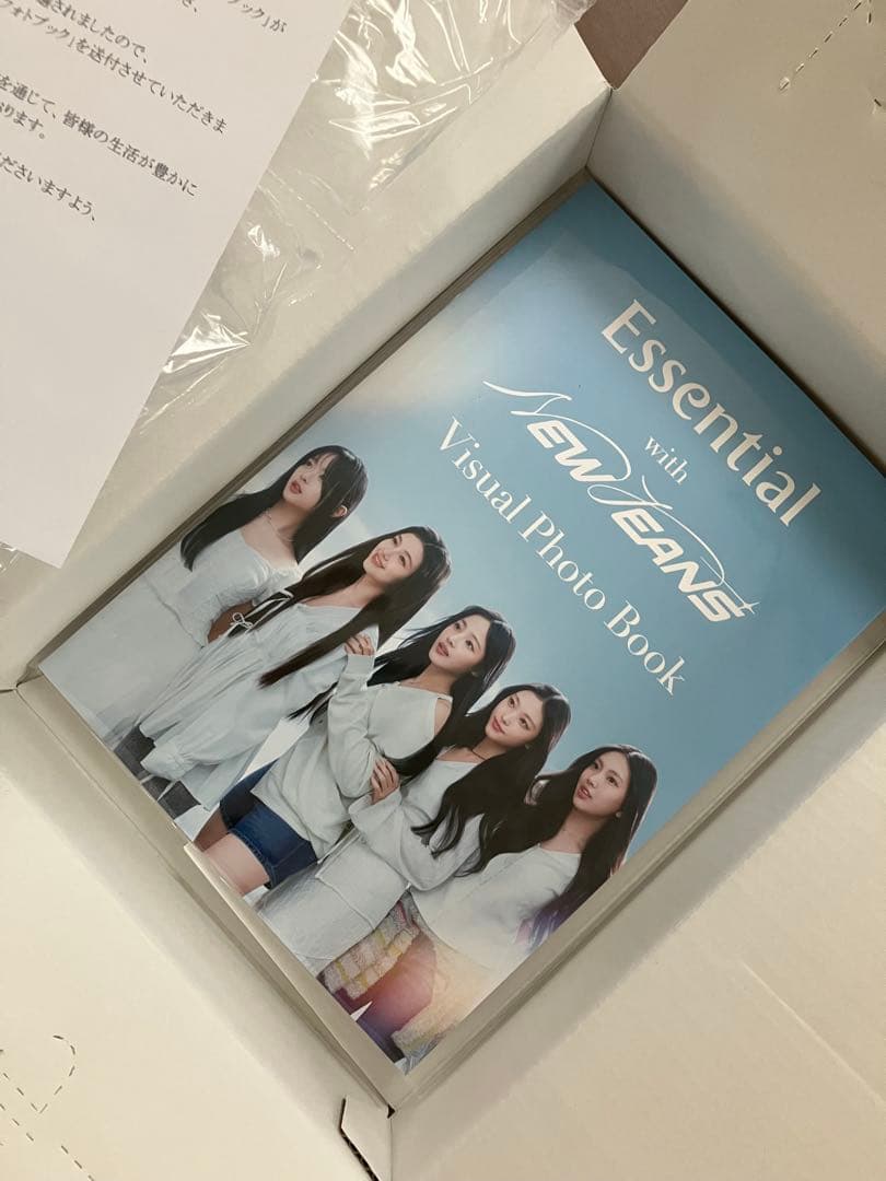 非売品】Essential with NewJeansビジュアルフォトブック