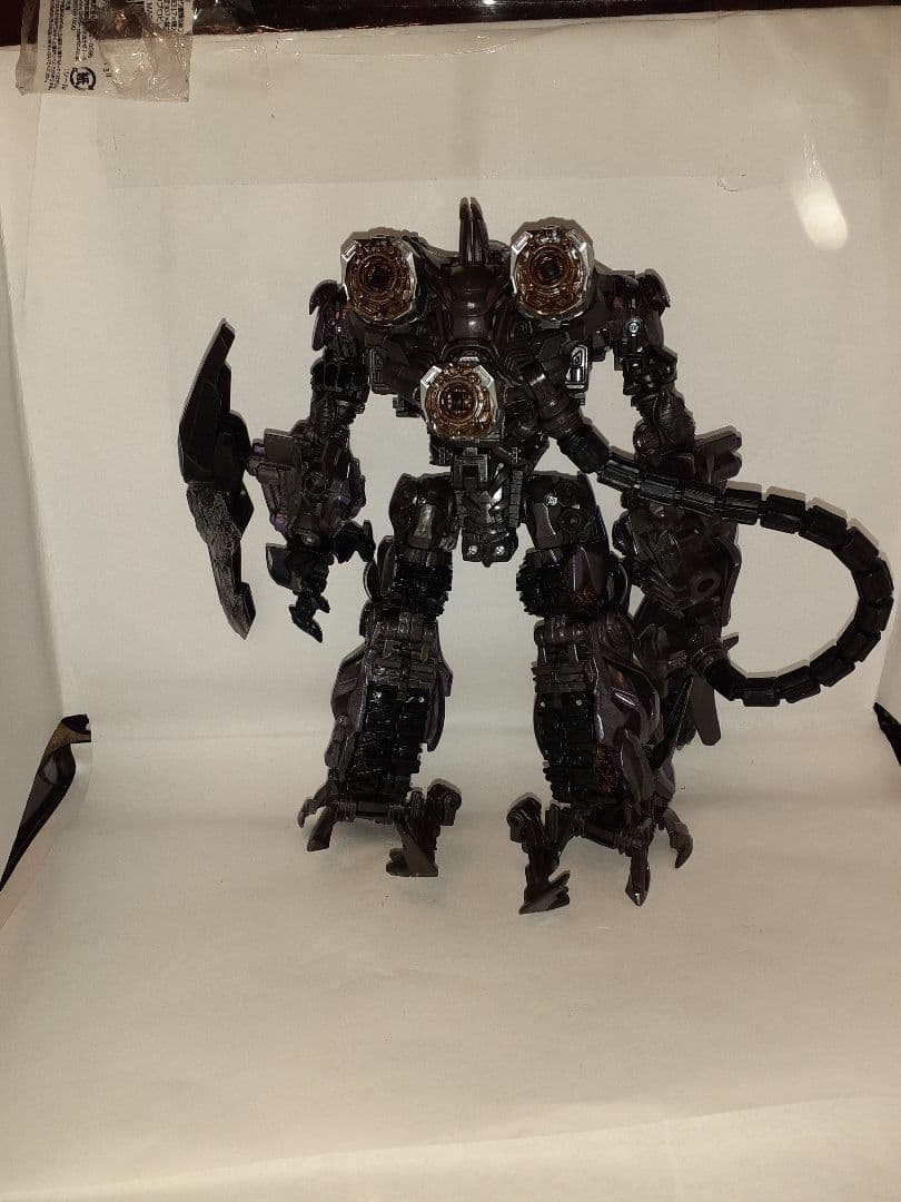 トランスフォーマー　スタジオシリーズ　ショックウェーブ