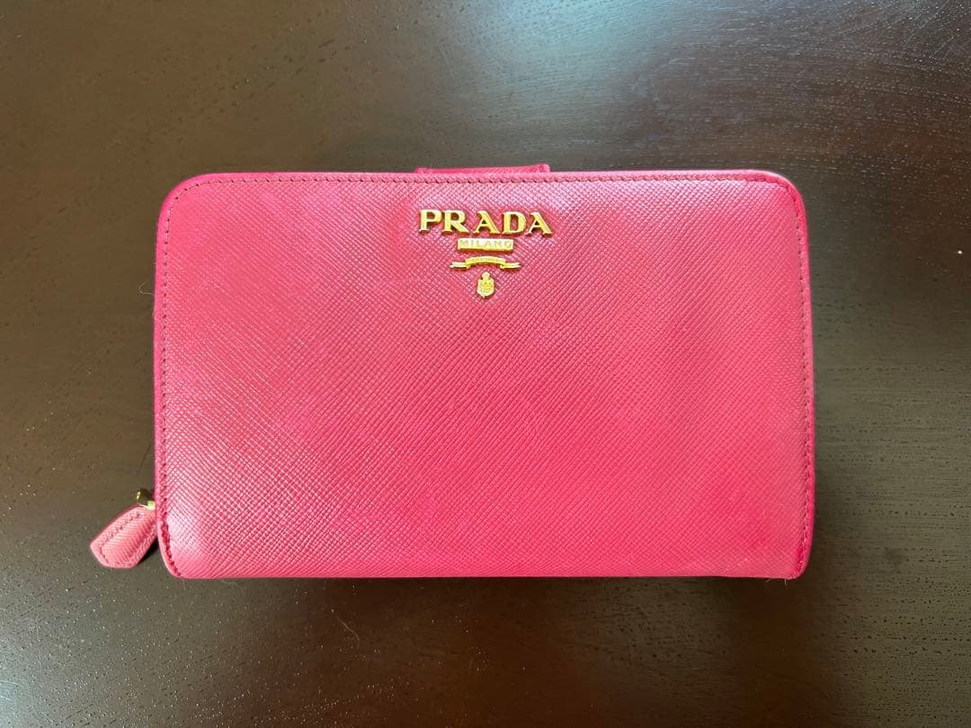 さらに年末セール！PRADA サファアーノ 財布 ピンクレッドマゼンタ