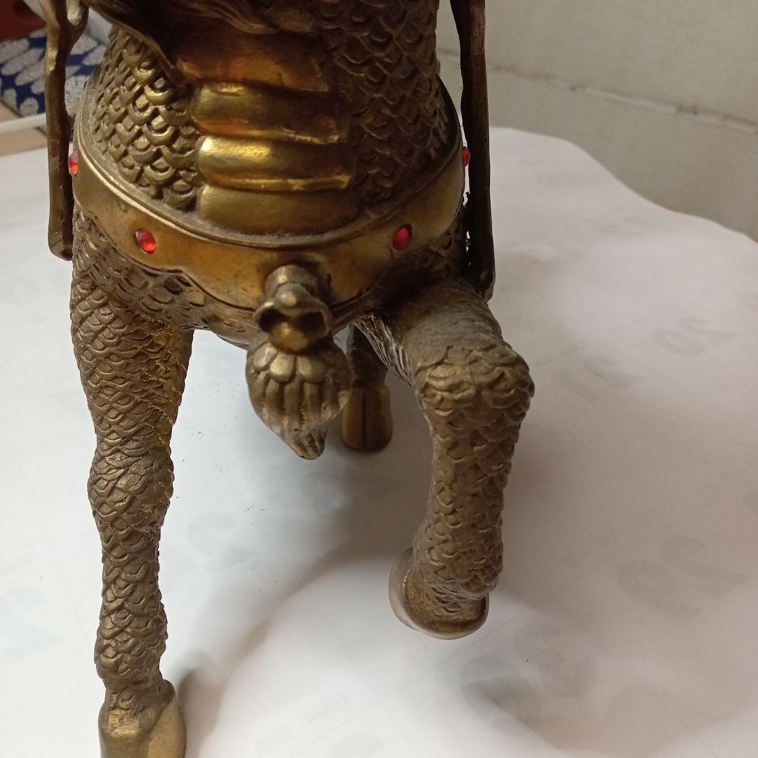 真鍮色の獅子像 金属製