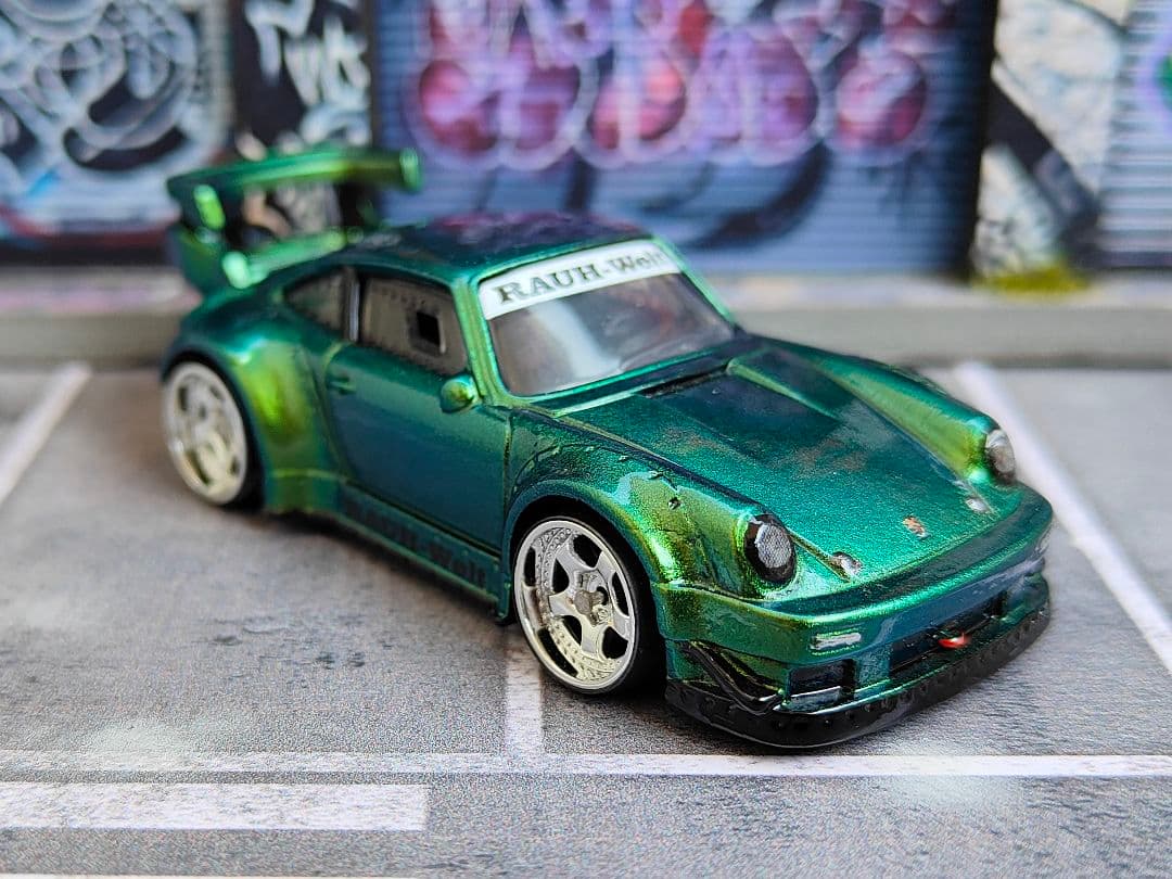ホットウィールカスタム ポルシェ RWB マジョーラ緑 ✩深リム☆トミカ改造