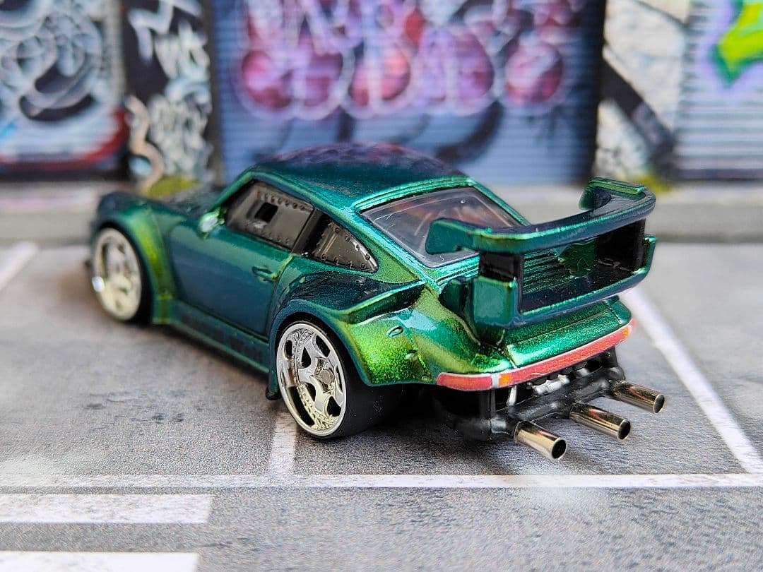 ホットウィールカスタム ポルシェ RWB マジョーラ緑 ✩深リム☆トミカ改造