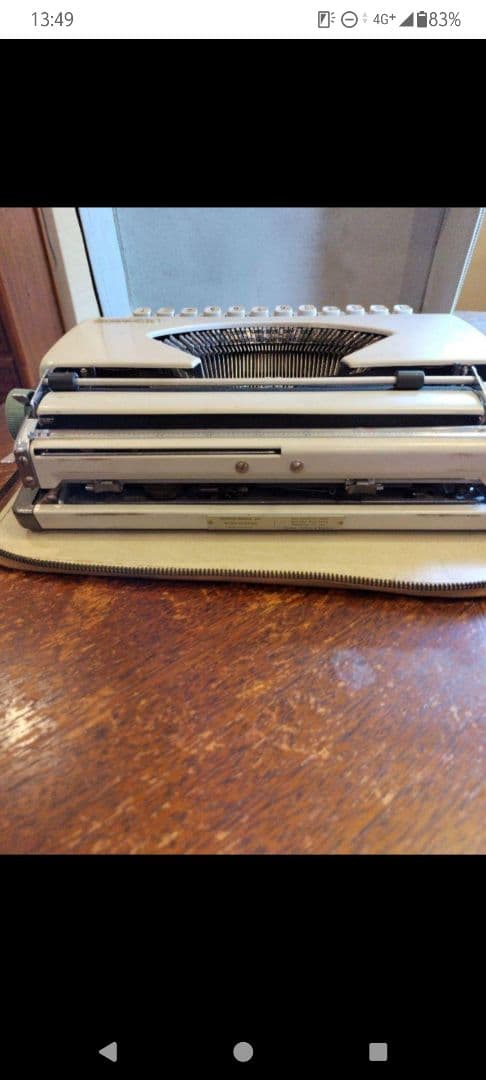 70年代ヴィンテージ！ OLYMPIA社製タイプライター 希少品