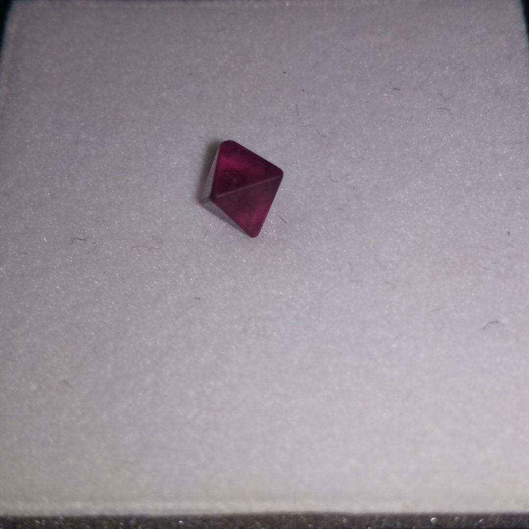 レッドスピネル 原石 0.8ct