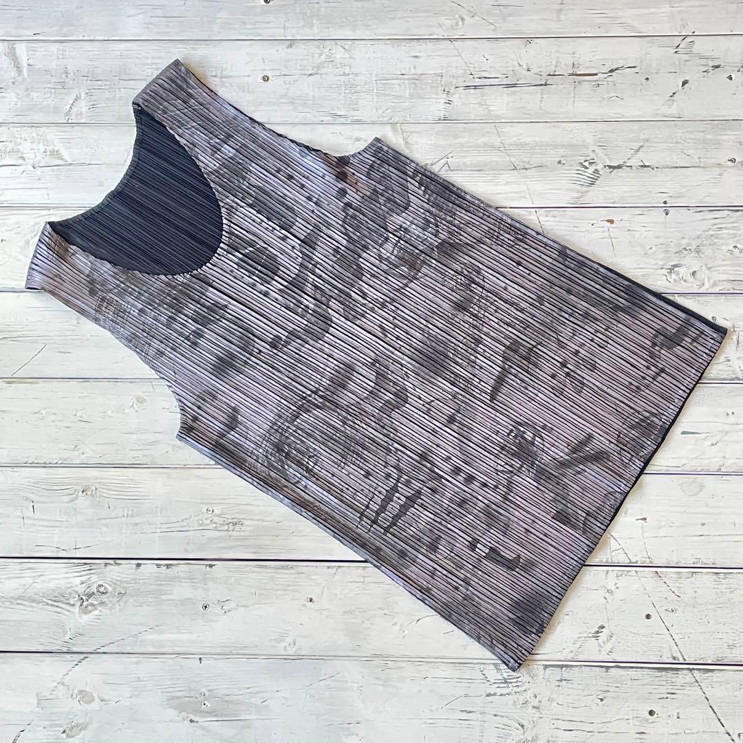 イッセイミヤケ pleats please シルバー タンクトップ