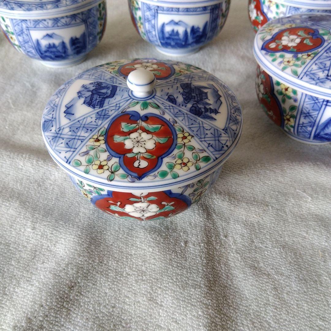 華山萬右衛門作　染錦草花間取山水蓋付湯呑揃