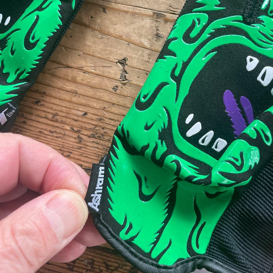 新品 サンタクルーズ x MxMxM スクリーミングハンドグローブ 黒緑
