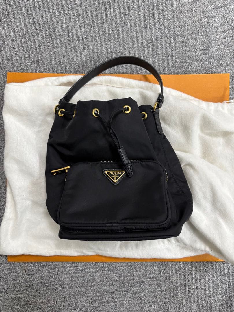 PRADA Re-Nylon バケットバッグ ブラック