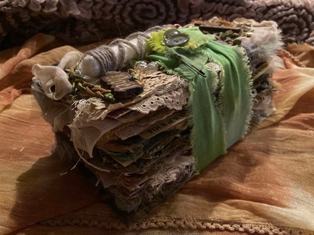 クリスマス　スペシャルBOX ジャンクジャーナル　エンボスペーパー　インド刺繍