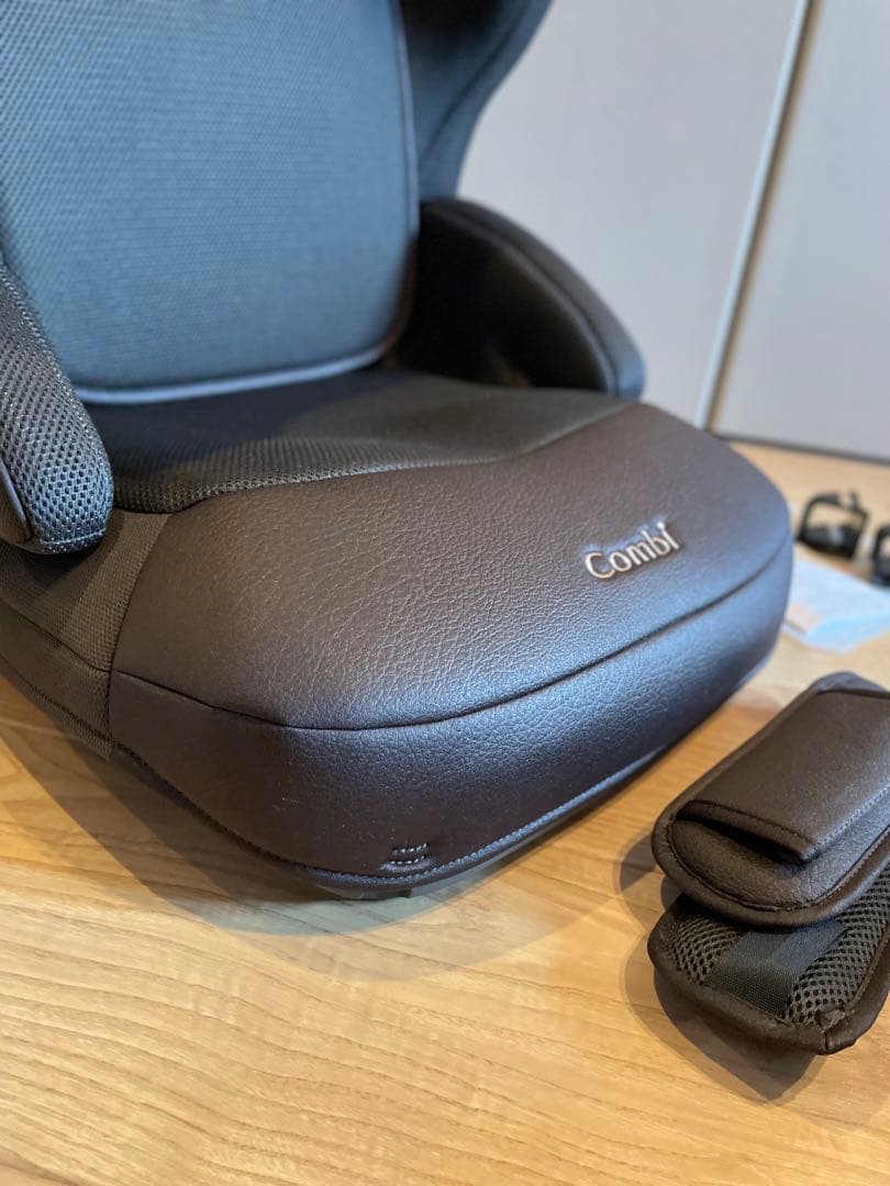 【新品未使用】コンビ ジョイトリップ アドバンス ジュニアシート　ブラウン