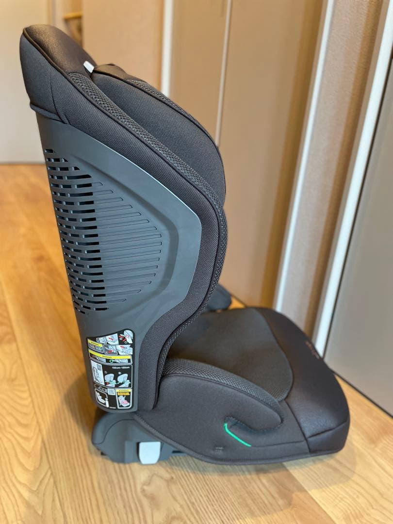 【新品未使用】コンビ ジョイトリップ アドバンス ジュニアシート　ブラウン