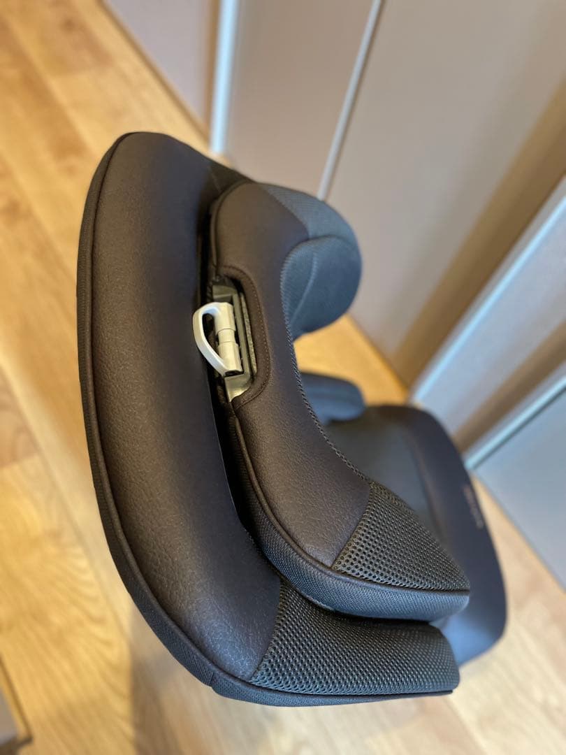 【新品未使用】コンビ ジョイトリップ アドバンス ジュニアシート　ブラウン