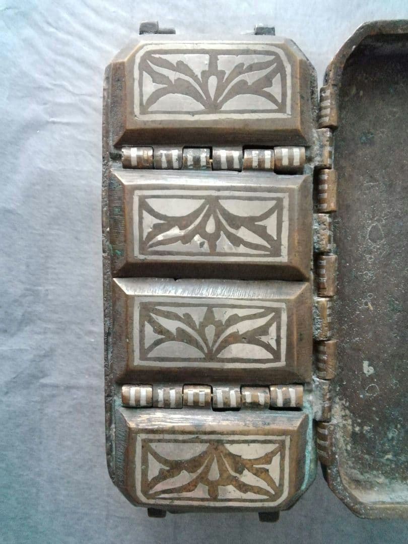 銀象嵌青銅ベタル箱、イスラム　フィリピン　ミンダナオ　アンティーク
