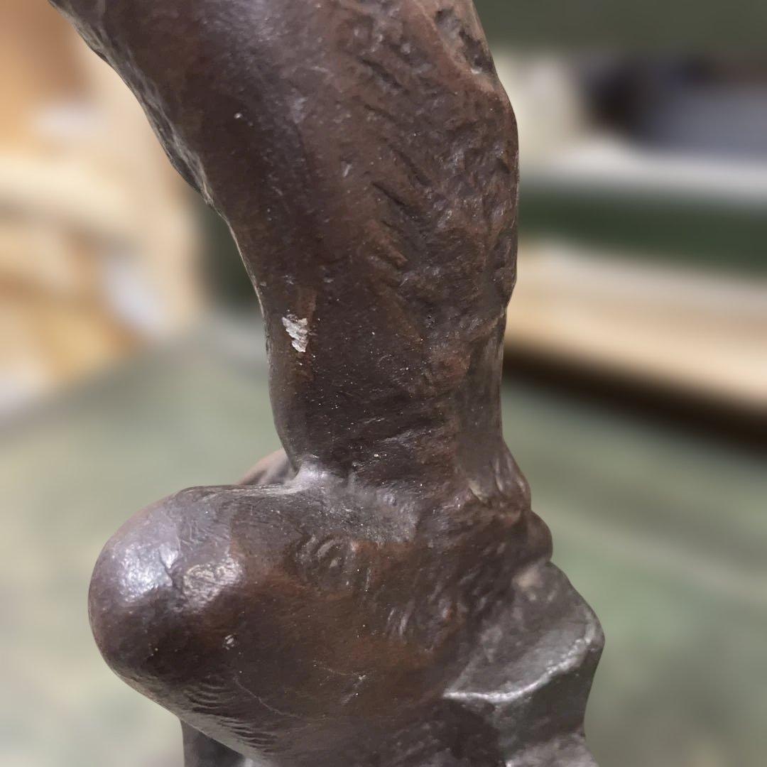 金属製猿の彫刻 約30センチ アンティーク調 重量感あります