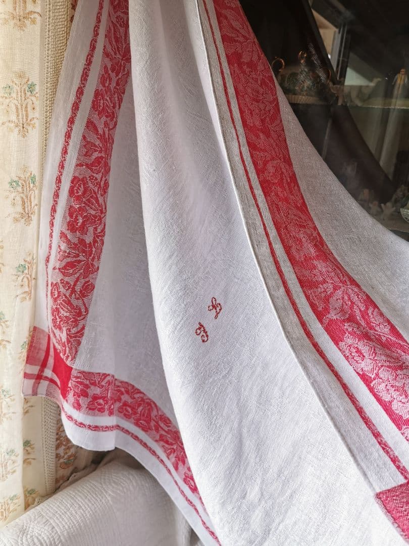 アンティークフランス ダマスク織 四つ葉紋クロス 赤糸小花✙＃刺繍