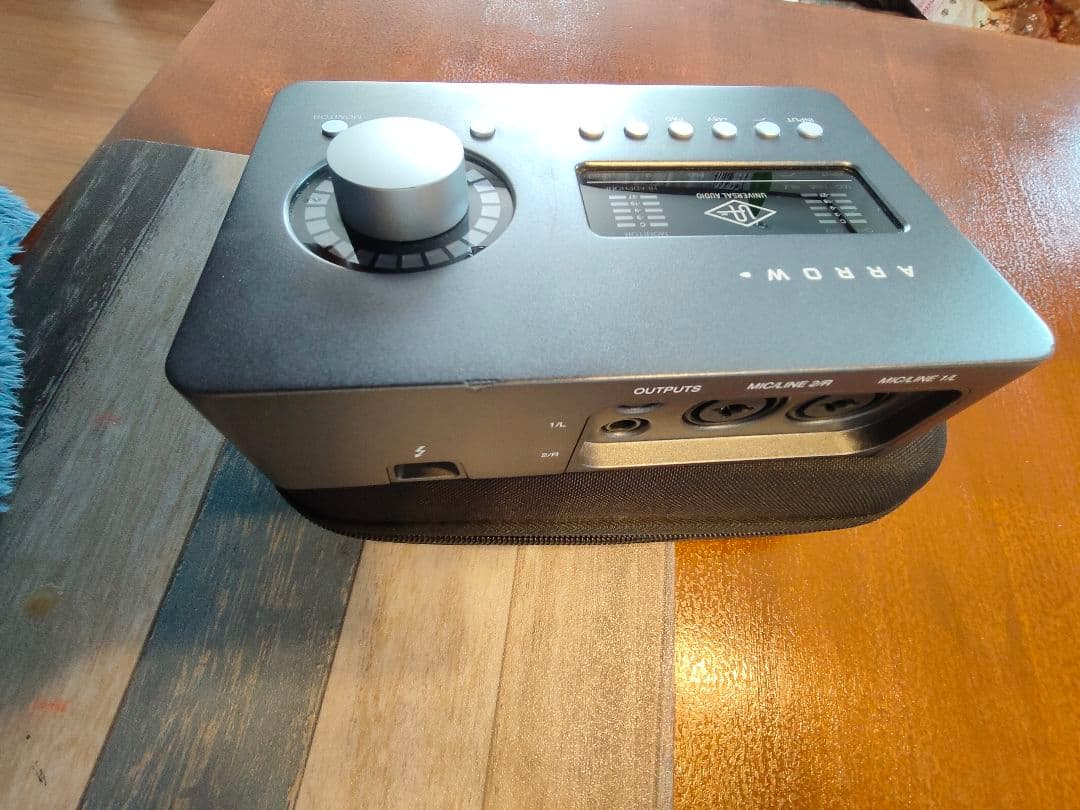 Universal Audio Arrow オーディオインターフェイス