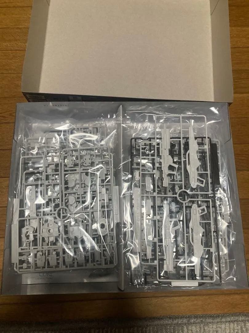 ホワイトグリント&ノブリスオブリージュ　コトブキヤ　プラモデル　アーマードコア