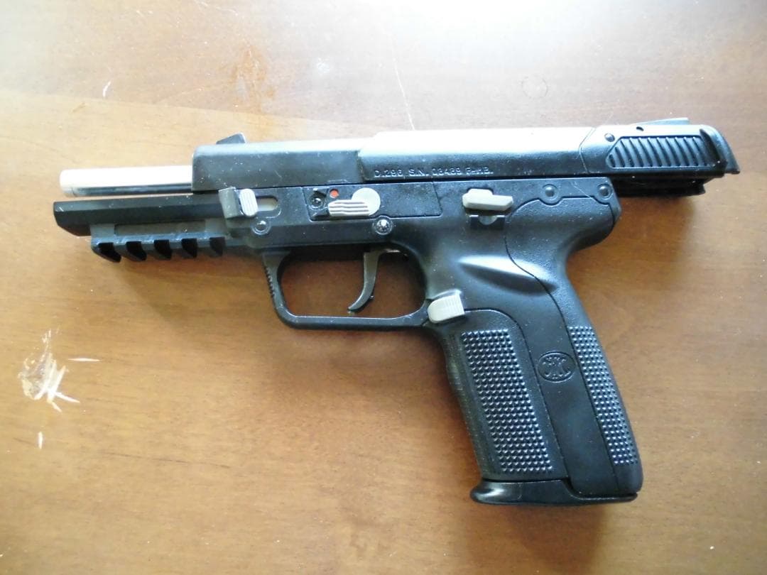 東京マルイ　FN5-7 ファイブセブン　ガスブロプラスチック製