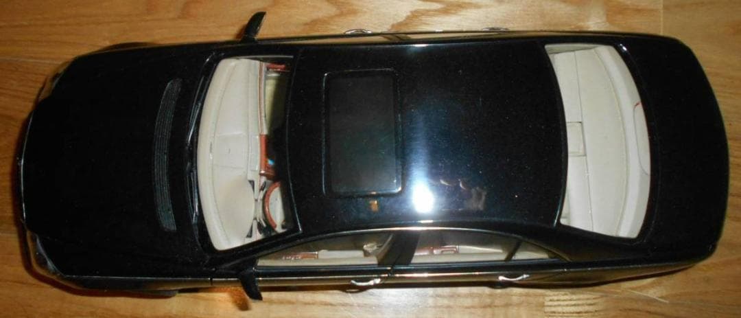 オートアート　1/18　マイバッハ　５７　本体のみ