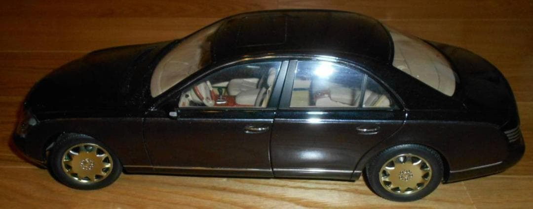 オートアート　1/18　マイバッハ　５７　本体のみ