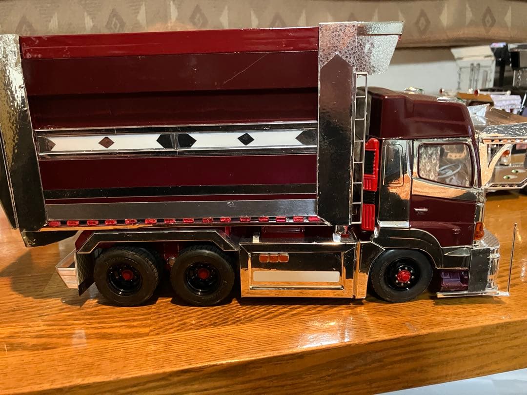 プロフィア、デカ箱ダンプ、デコトラ、完成品1／32 - メルカリ