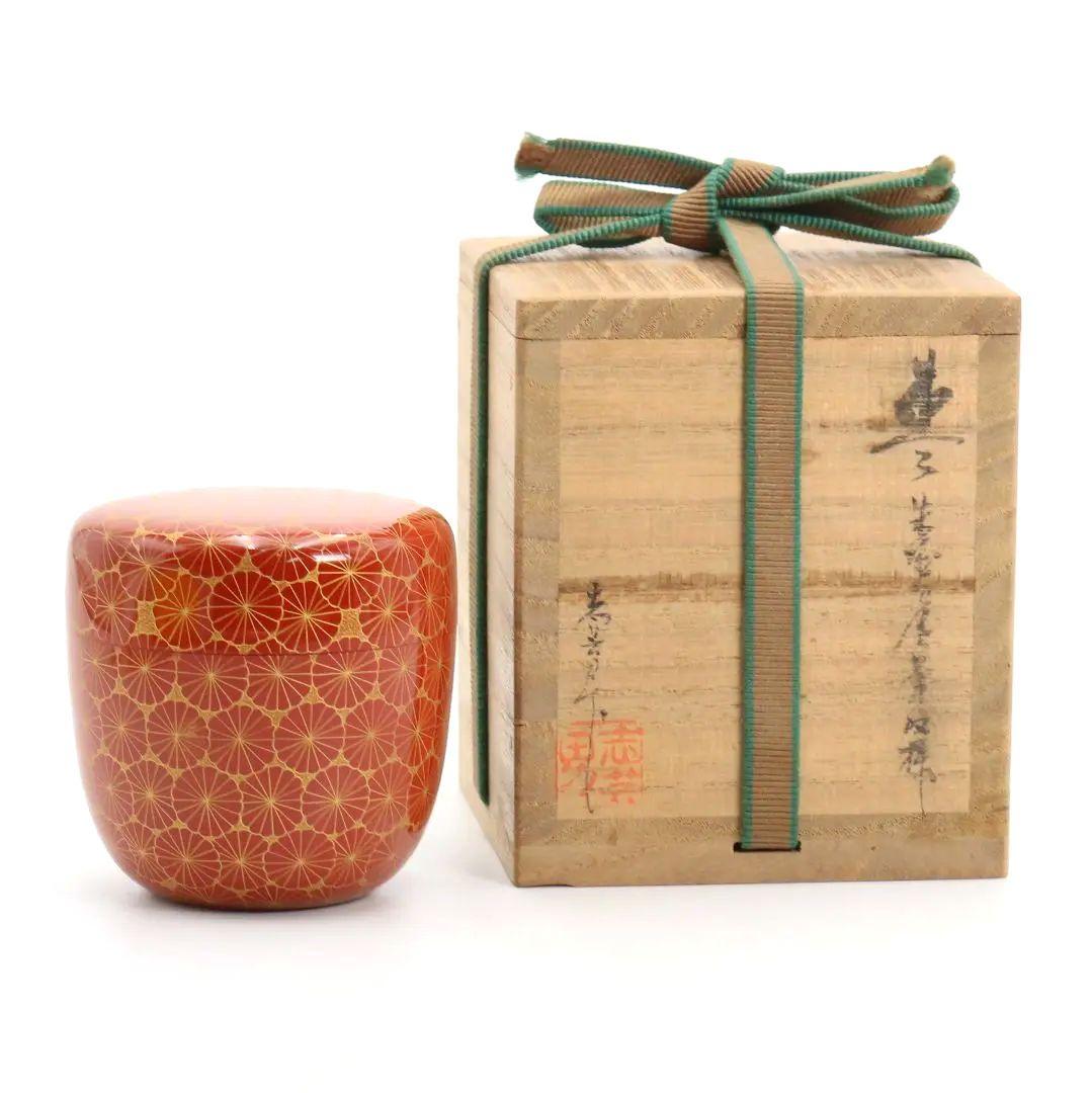 前 志芸男作 朱塗 沈金 菊文様 中棗 茶道具 共箱共布 V821 - yellows