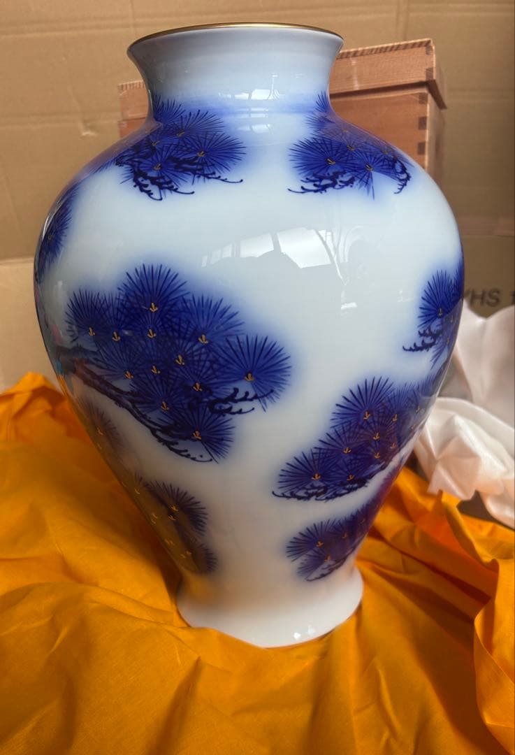 花瓶 香蘭社 花器 染錦模様　老松文 染付金彩　高さ約35cm磁藝工房謹製