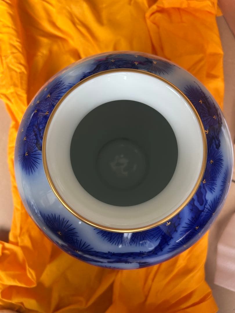 花瓶 香蘭社 花器 染錦模様　老松文 染付金彩　高さ約35cm磁藝工房謹製