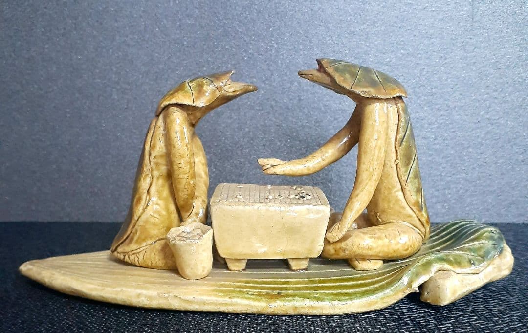 珍品】時代物 織部焼 織部釉 河童(カッパ)の囲碁打 飾り物 オブジェ 置物