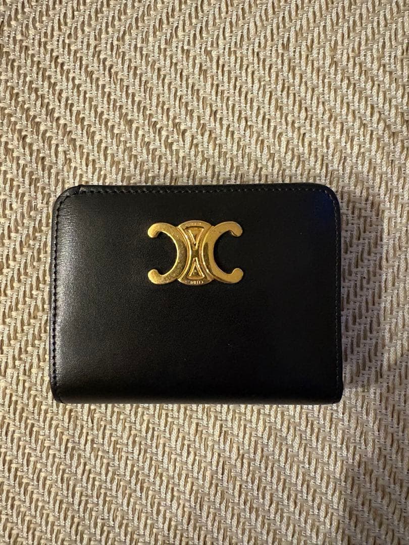 CELINE 二つ折り財布 黒 ゴールドロゴ