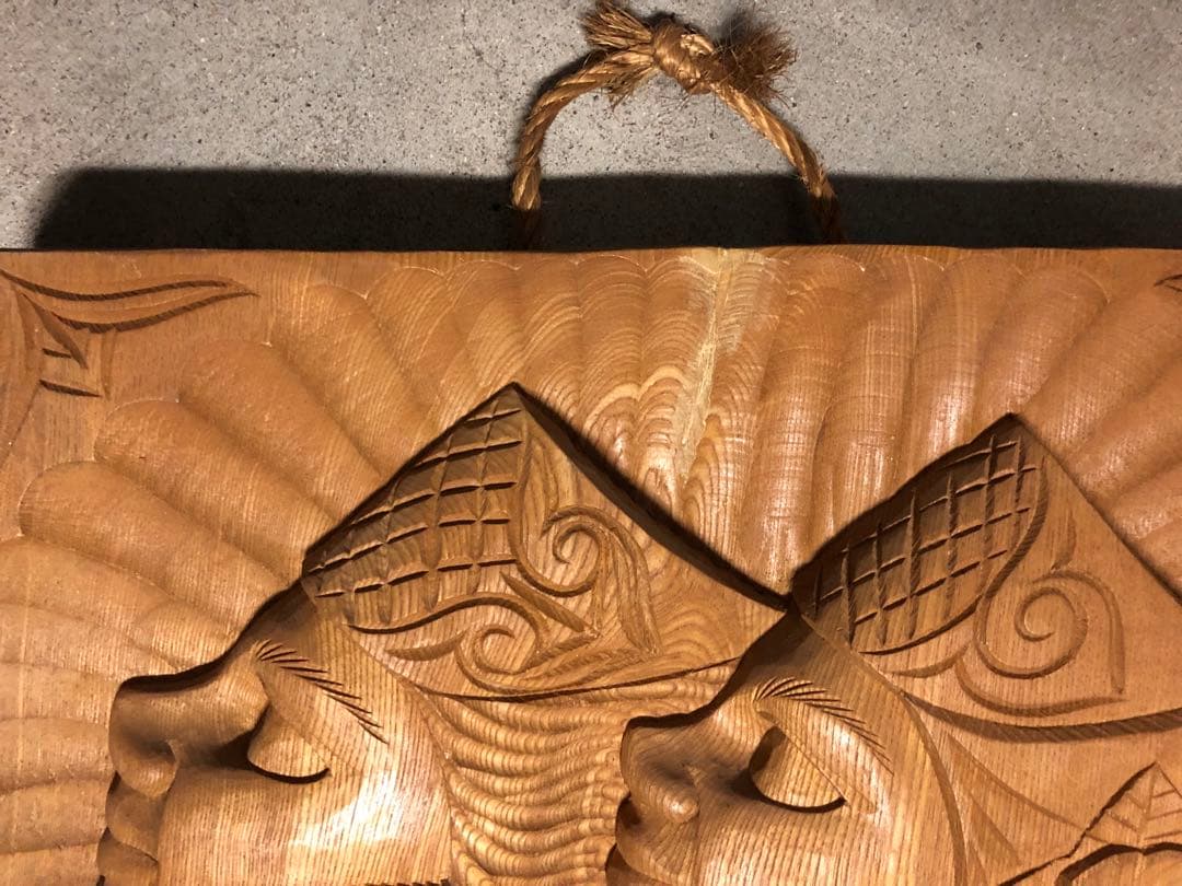 アイヌの木製浮彫りアート 壁掛け作品 木彫りレリーフデザイン