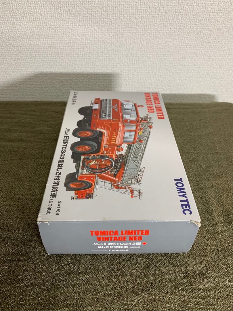 トミカリミテッドヴィンテージネオ LV-N24b 日野TC343型はしご付消防車