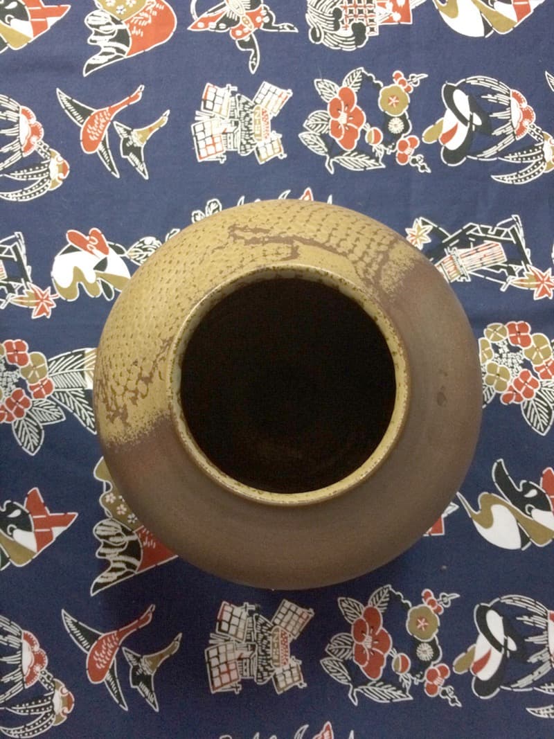 セール！・ 里見焼　花瓶　網紋様　石井豊 作　径；190　高；180mm