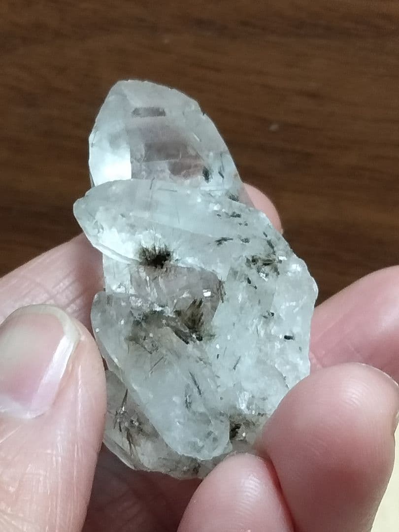 国産鉱物 山梨県 水晶クラスター 塩山竹森山 天然水晶 トルマリン入り