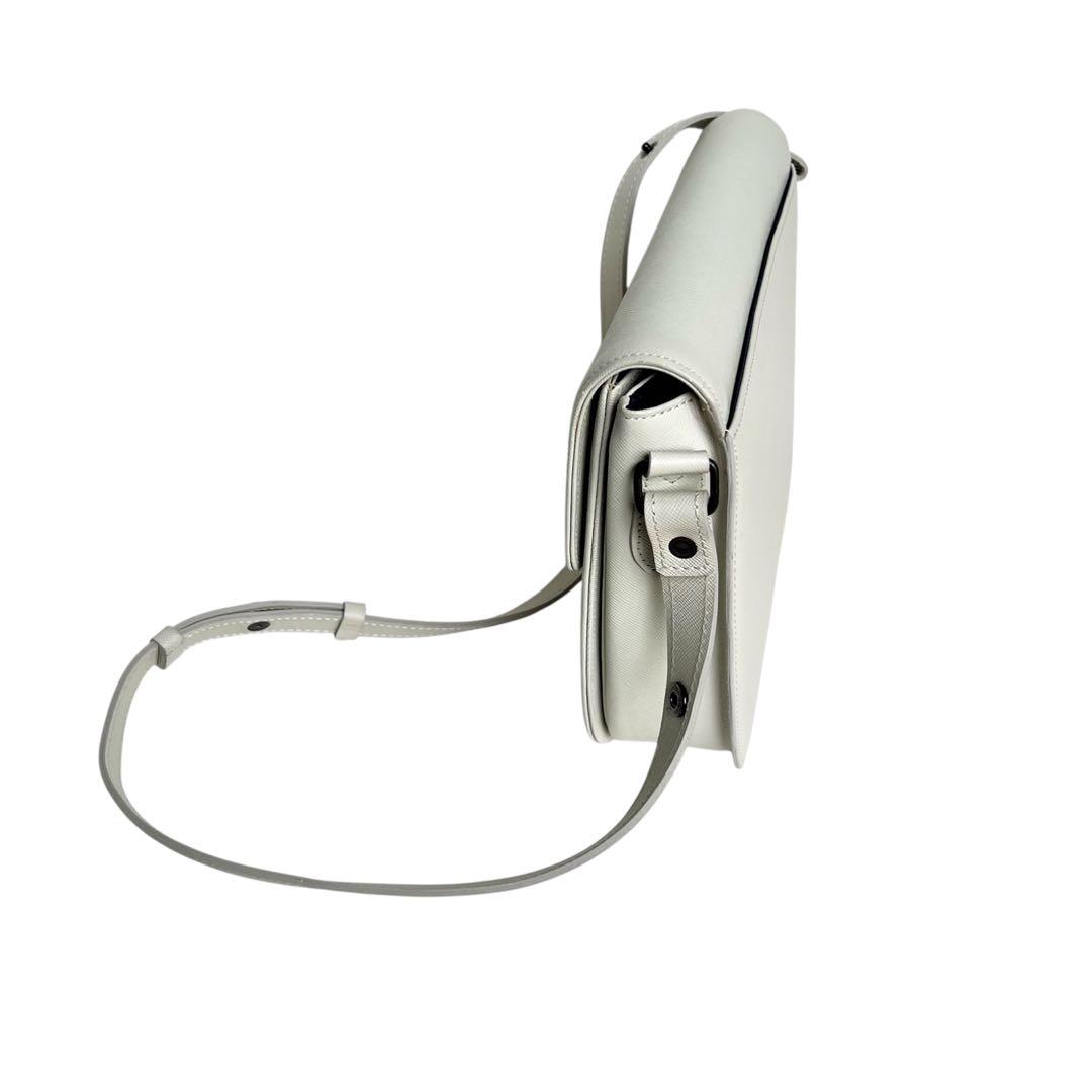 YVES SAINT LAURENT イヴサンローラン　ショルダーバッグ