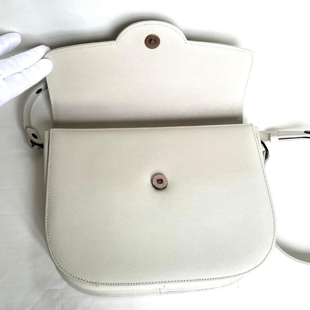 YVES SAINT LAURENT イヴサンローラン　ショルダーバッグ