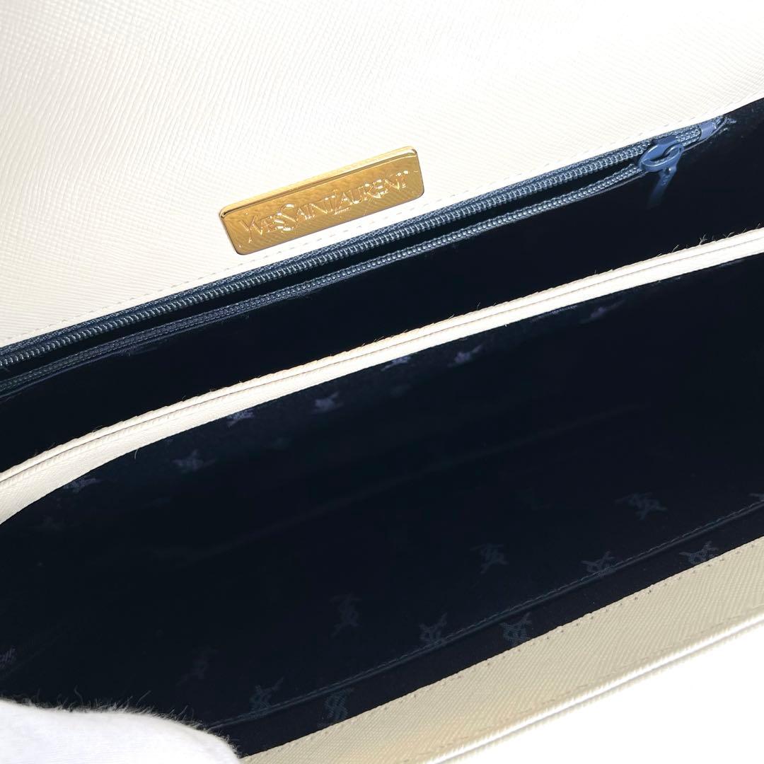 YVES SAINT LAURENT イヴサンローラン　ショルダーバッグ