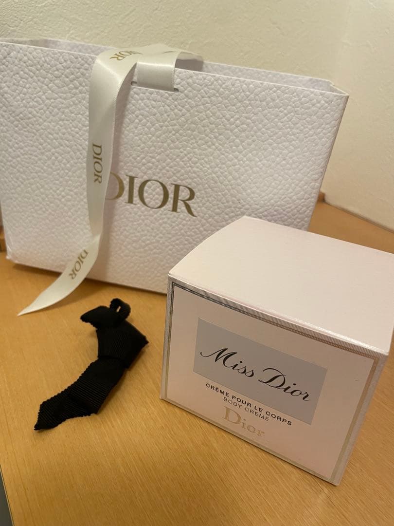 新品未使用　miss dior ボディクリーム